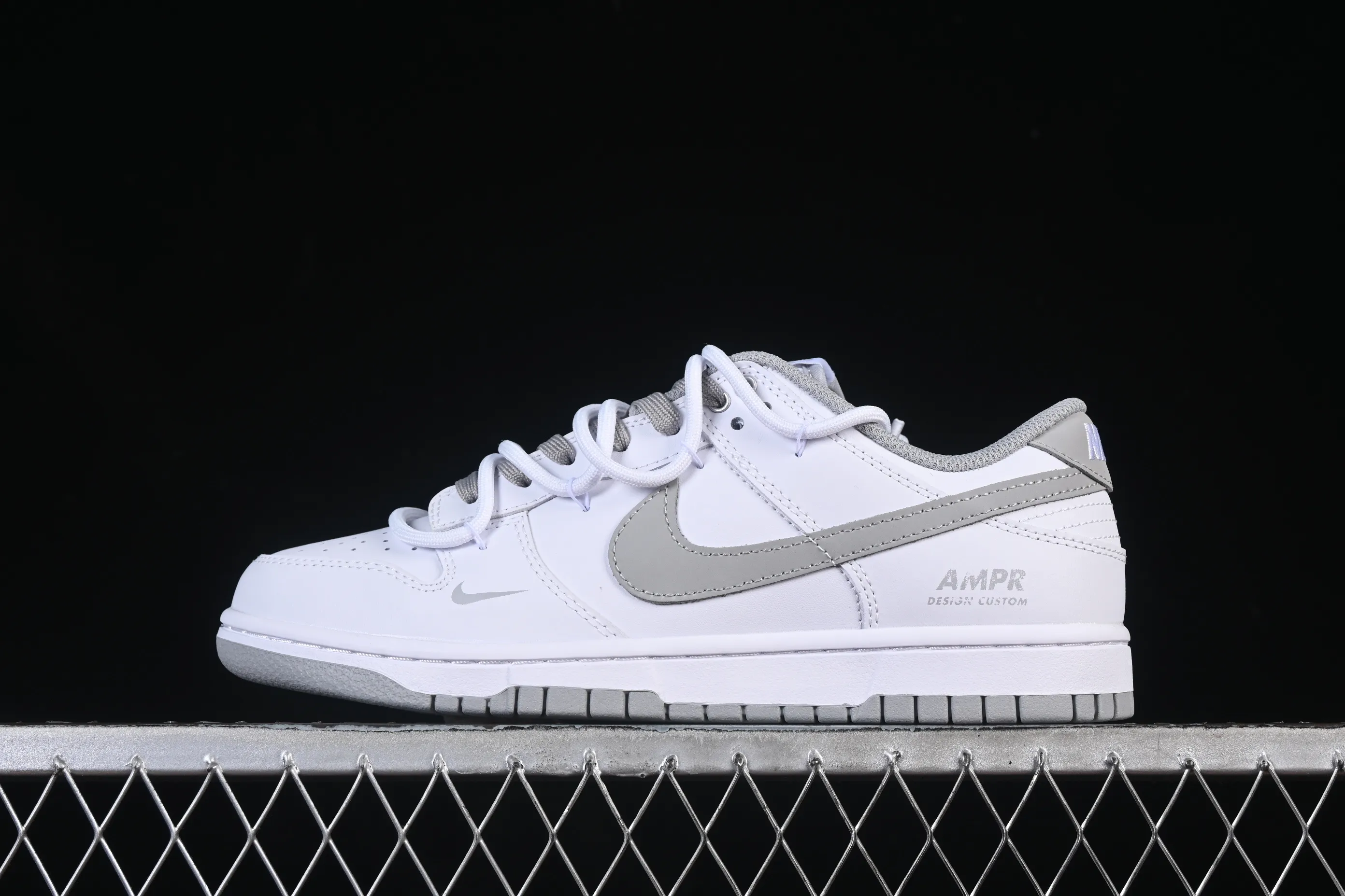 All Categories Nk SB Dunk Series Nk SB Dunk Low High-end Customized Low-top Shoes Nike SB Dunk Low "Just Do It" Straps Anniversary High-end Customized Low-top Casual Shoes WG0528-095